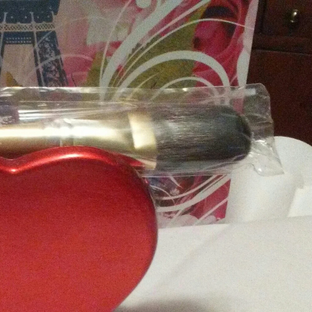 FREE With Bundle! BareMinerals Blend & Contour Brush- NWT